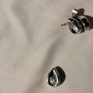 Diamond teardrop pendant and stud earrings